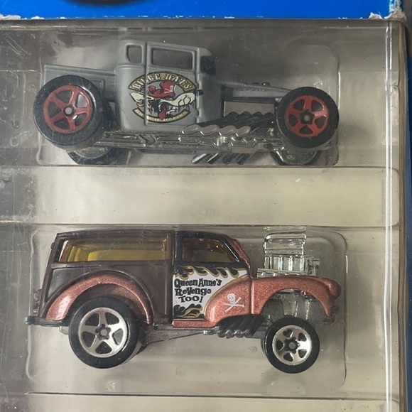 ASSORTED Hot-Wheels® 5-Car Gift Pack - Pirates Theme New in Package - Picture 2 of 5